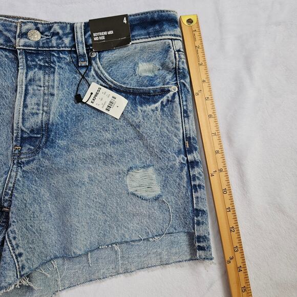 New Express Boyfriend Midi Mid Rise Distressed Drop Hem Denim Shorts Size 4 - Picture 13 of 16
